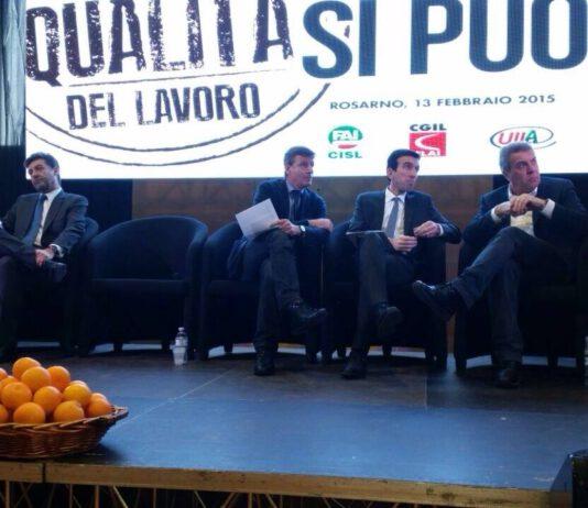 Ministro Martina a Rosarno: «Fondi europei e rete del lavoro agricolo contro la crisi»