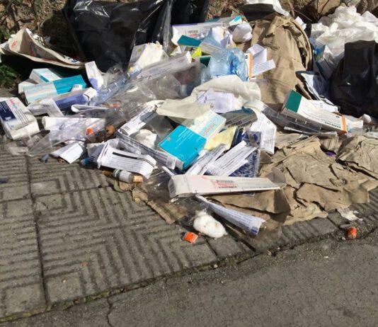 Degrado a Rosarno, siringhe usate e farmaci abbandonati in pieno centro