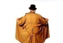 Scoperto con la cerniera abbassata in atteggiamenti equivoci in una cabina a Reggio Calabria, fermato un uomo