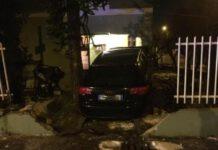 Perde il controllo dell’auto e finisce nella camera da letto di una villetta