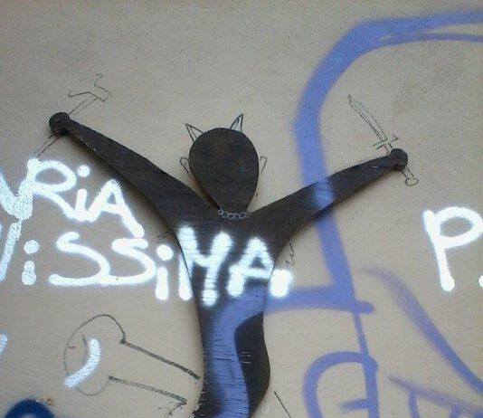 Lamezia, degrado villetta rione Torre e strane simbologie