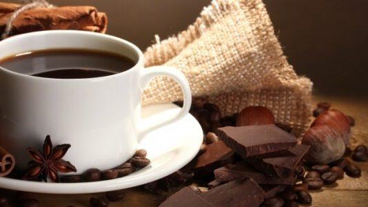 Bevono la cioccolata della nonna e finiscono in ospedale, era scaduta da 25anni