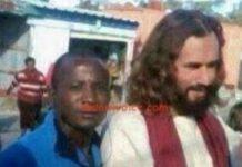 Turista italiano scambiato per Gesù in Africa, passanti offrono doni chiedendo perdono