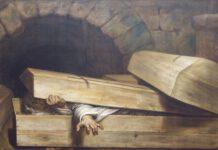 Anziana dichiarata morta si risveglia nella bara, sviene il becchino