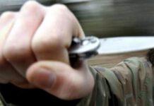 Tenta di uccidere ex moglie, sbaglia e ferisce una 71enne