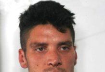 Picchia la madre e la costringe a comprare droga per lui