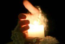 Vegliano in casa il padre morto da un mese, ritrovate le figlie tra insetti e vermi