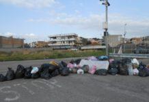 Gioia Tauro, immondizia in strada per protesta