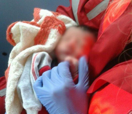 Miracolo a Pasquetta, bimbo di pochi giorni abbandonato salvato da Croce Rossa e Carabinieri