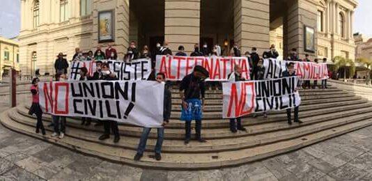 A Reggio Calabria il flashmob #NonEsisteAlternativaAllaFamiglia