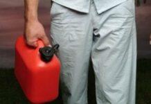 Fermato alla guida di pullmino abusivo tenta di darsi fuoco