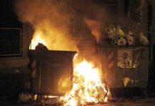 Bruciano cumulo di rifiuti e danno fuoco ad un clochard