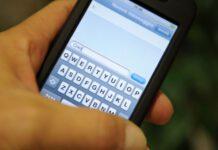 Messaggi hot alle alunne 14enni, arrestato professore