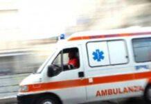 Ubriaco al pronto soccorso, stanco di aspettare ruba ambulanza per tornare a casa