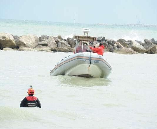 Trovato cadavere sugli scogli