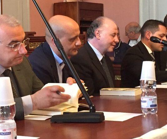 Palmi, grande entusiasmo alla presentazione de “l’eloquenza del silenzio” del PM Rocco Cosentino