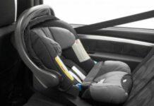 Padre dimentica figlia di 2 anni in macchina sotto il sole e va a lavorare