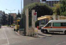 Madre investe per sbaglio figlia di due anni, bimba in coma