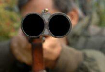 Spara la figlia con un fucile, arrestato 80enne