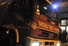 Divampa incendio in casa, 21enne muore a letto, il fratello si salva lanciandosi dalla finestra