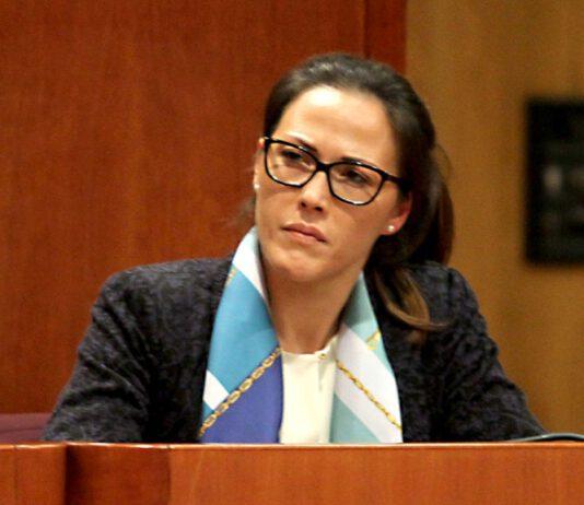 Flora Sculco (Calabria in rete) al convegno dal titolo “DONNE, POLITICA E SOCIETA’ …Un Nuovo Protagonismo”