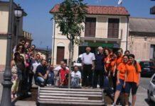 Rosarno, volontari del MASCI e di MedmArte piantano albero di Carrubo in Piazza San Rocco