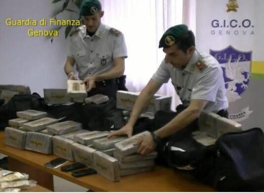 Stava facendo uscire 185 chili di cocaina dal Porto di Genova, arrestato uomo di Rosarno