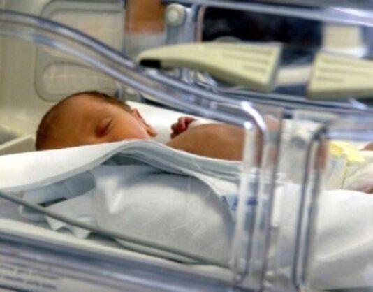 Lamenta mal di pancia a scuola, bimba di 10 anni partorisce