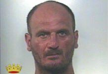 Sorpreso in flagranza mentre annaffiava piante di canapa, arrestato in provincia di Reggio Calabria