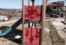 Scritte sataniche in un parco a Limbadi