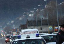 Uomo tenta di uccidere moglie davanti alla figlia di 5 anni