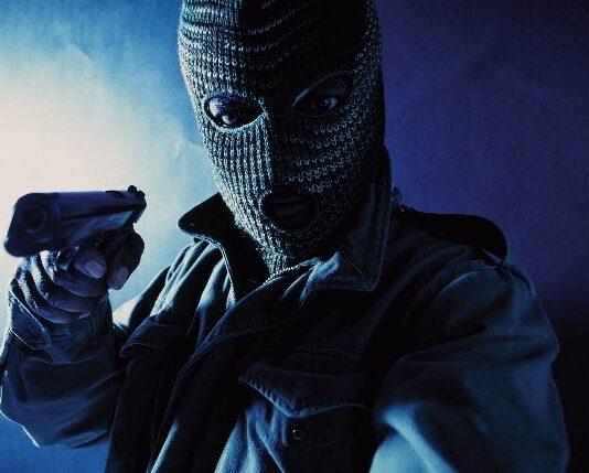 Rapina in banca nel vibonese, centomila euro il bottino