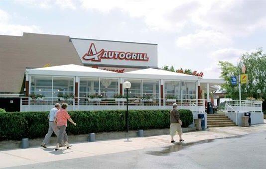 Dimenticano la figlia di 3 anni in autogrill, lo scoprono ascoltando la notizia in radio