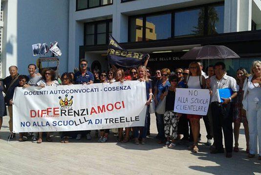 Insegnanti calabresi: il Pd regionale continua la strada dello smantellamento della Scuola già avviato dalla Gelmini.