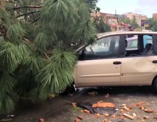 Maltempo, tromba d’aria si abbatte su Falerna