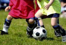 Bimbo di 9 anni si accascia a terra e muore durante partita di calcio