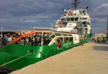 Sbarcati a Reggio 350 migranti