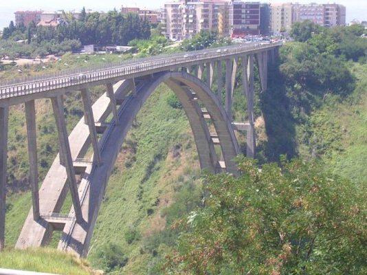 36enne si suicida lanciandosi dal ponte di Catanzaro