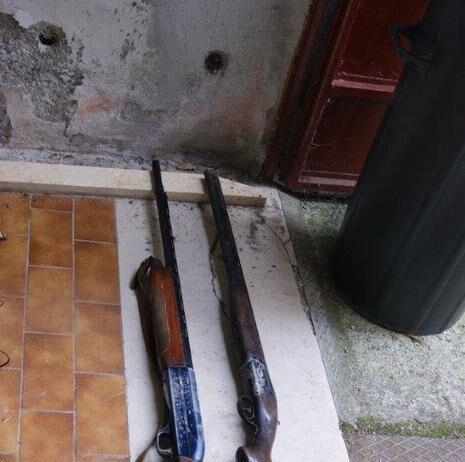 Scoperti fucili e cartucce illegali