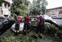 Calabria, maltempo vento e pioggia. Vigili impegnati per liberare case e strade invase dalla pioggia