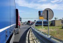 Gioia Tauro, lavoratori bloccano ingresso autostrada
