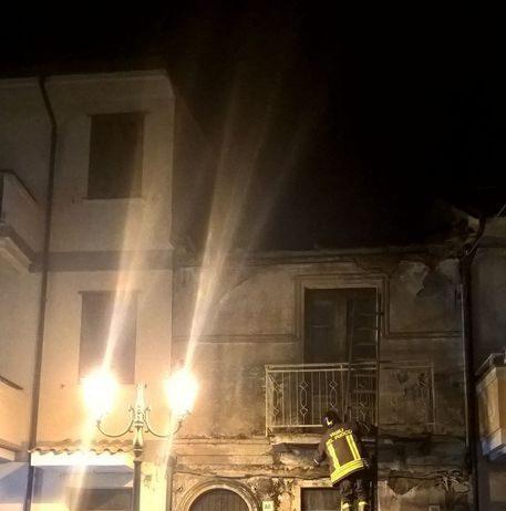 Calabria maltempo, crolla abitazione
