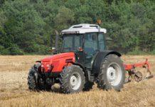 Uomo schiacciato da trattore morto nel vibonese