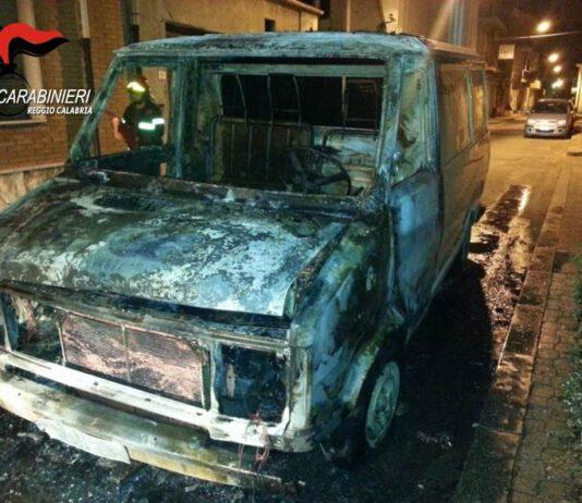 Furgone dato alle fiamme a Rosarno, un arresto