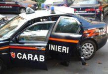 Lamezia, due carabinieri salvano anziano da auto in fiamme