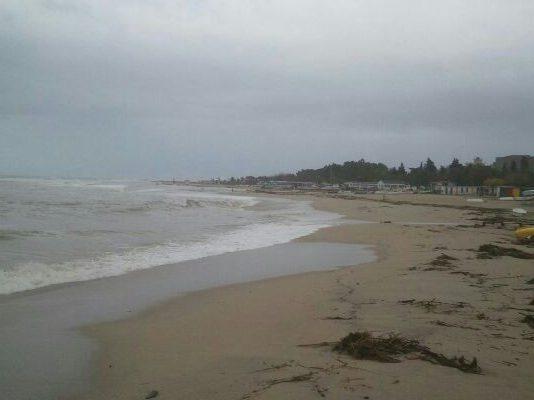 Calabria, trovato cadavere di un uomo in spiaggia