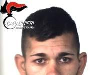 Scoperto mentre rubava auto nel parcheggio di un cinema, arrestato Federico Amato