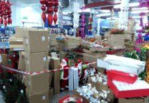 Sequestrati un milione di addobbi natalizi e luci in negozio cinese