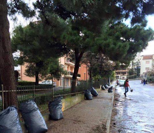 Lamezia, CasaPound ripulisce vie abbandonate a Lamezia Sud