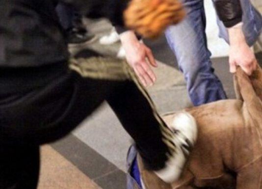 15 adolescenti massacrano di botte ragazzo che aveva difeso amica